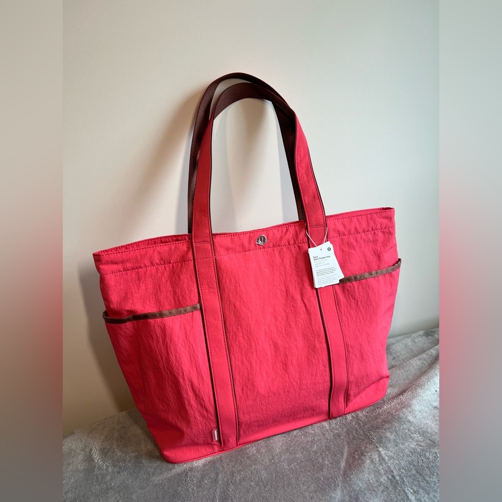Lululemon Daily Multi-pocket Tote Bag 20L Glaze Pink/Ancient copper piping NWT - Picture 4 of 9